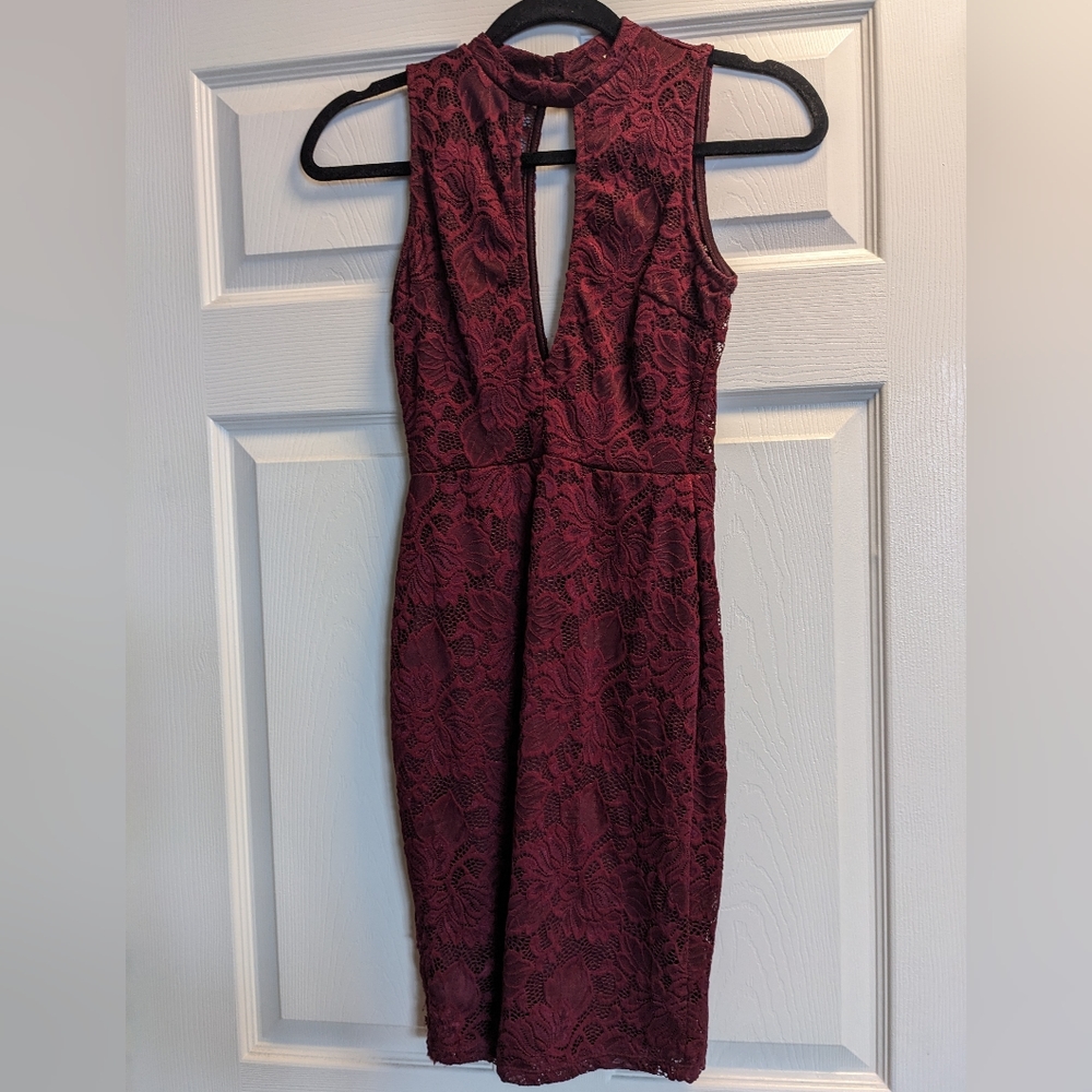 Maroon lace fitted dress (xs)